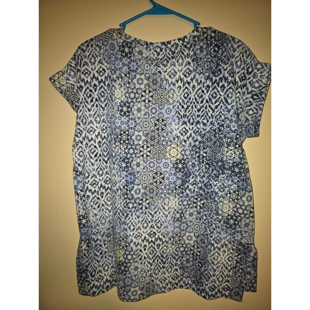 LuLaRoe Irma Tunic Top Womens Small Blue White Geometric Mosaic Short Sleeve S - Picture 3 of 3